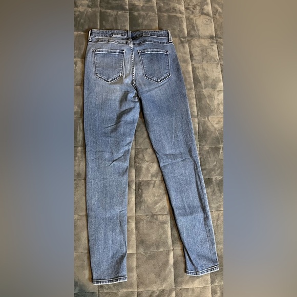Old Navy High Rise Super Skinny Jeans - Picture 5 of 5